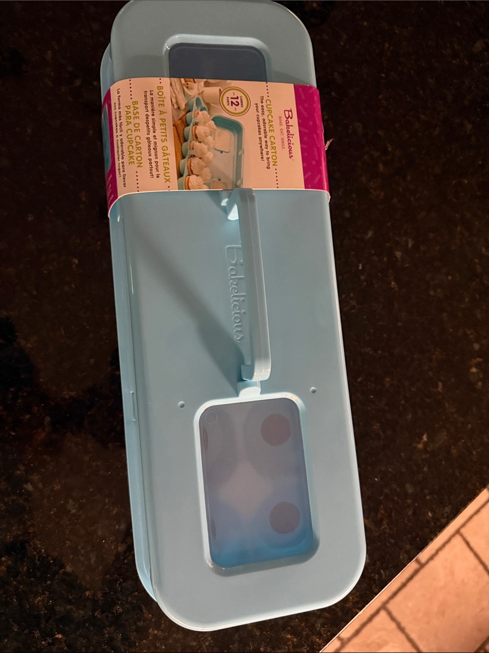Cupcake Carrier - Holds 12 with handle. New!! - Picture 5 of 6